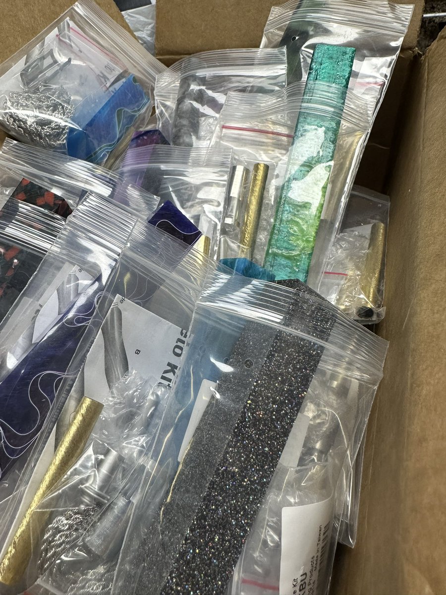 rb2m94's tweet image. My #CreativeCompatriots entry is matching blanks to seam rippers. I kept thinking I had tomorrow off where I could work on some of these but I have to work so now they’re all in a box waiting.