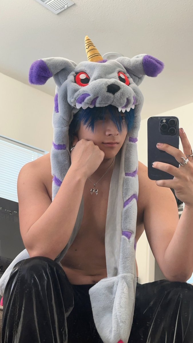 Kaneratan's tweet photo. If you know who this is, I will get down on one knee https://t.co/y82ShkkJUn
