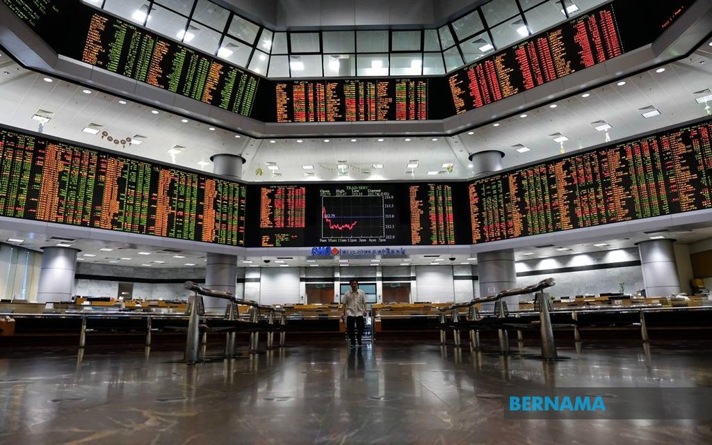 MST Golf mula disenarai di Pasaran Utama Bursa Malaysia pada harga 70.5 sen, diskaun sebanyak 10.5 sen daripada harga IPO 81 sen.