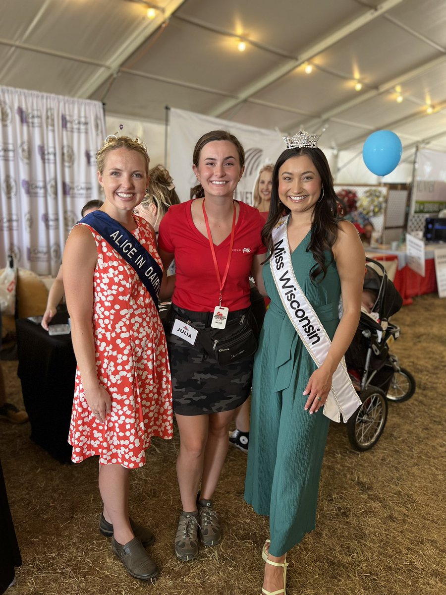Alice_Dairyland's tweet photo. Day 2 at the 2023 Wisconsin Farm Technology Days was another one for the books! โ๏ธ
I am looking forward to the final day of this wonderful event for the state of Wisconsin and the agriculture industry. ๐
#76thAlice #WisconsinFarmTechnologyDays #WisconsinAgriculture https://t.co/8EpSZRFL0X