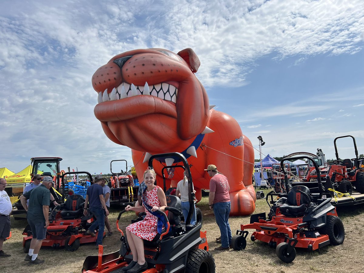 Alice_Dairyland's tweet photo. Day 2 at the 2023 Wisconsin Farm Technology Days was another one for the books! โ๏ธ
I am looking forward to the final day of this wonderful event for the state of Wisconsin and the agriculture industry. ๐
#76thAlice #WisconsinFarmTechnologyDays #WisconsinAgriculture https://t.co/8EpSZRFL0X