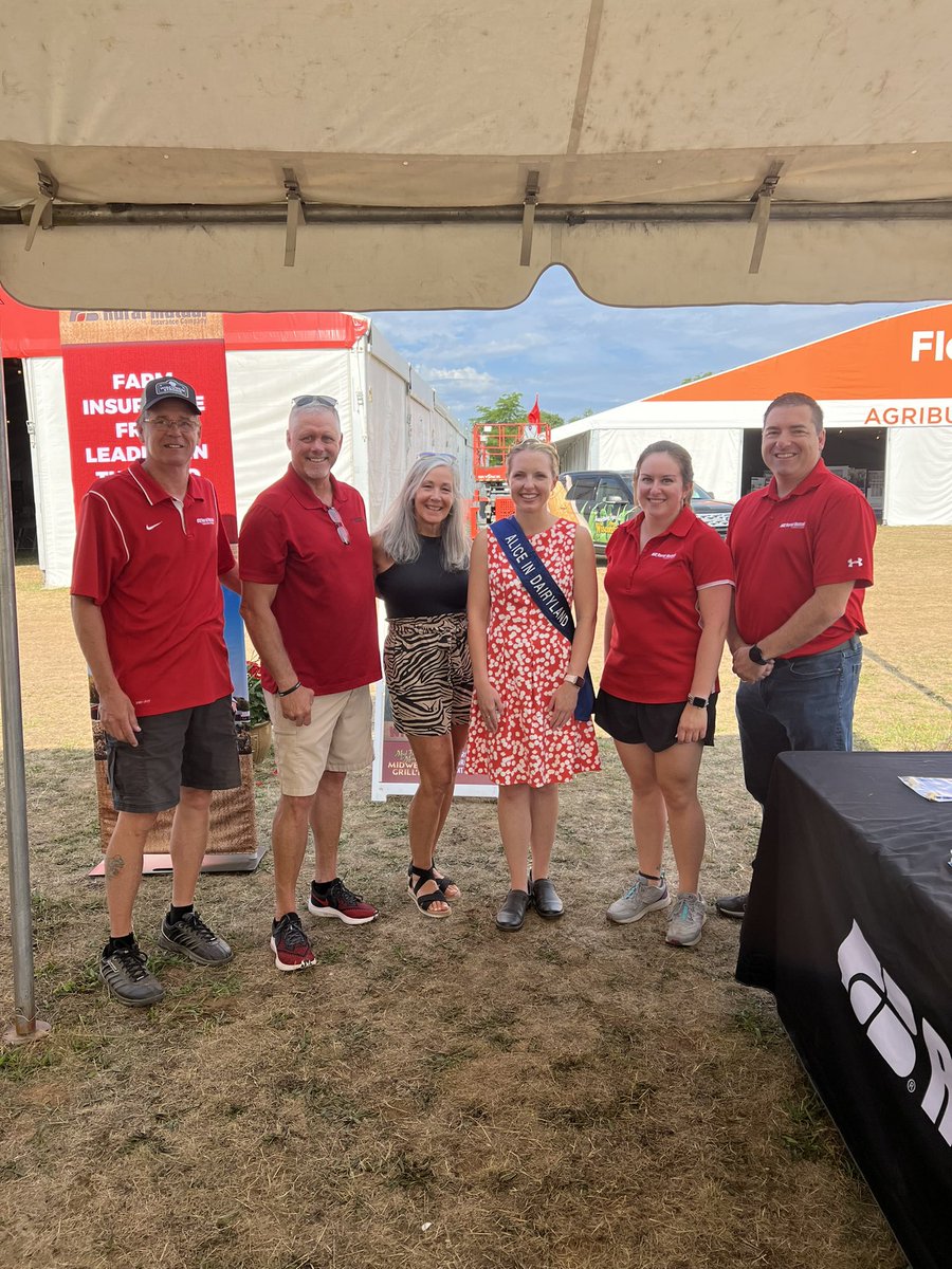 Alice_Dairyland's tweet photo. Day 2 at the 2023 Wisconsin Farm Technology Days was another one for the books! โ๏ธ
I am looking forward to the final day of this wonderful event for the state of Wisconsin and the agriculture industry. ๐
#76thAlice #WisconsinFarmTechnologyDays #WisconsinAgriculture https://t.co/8EpSZRFL0X