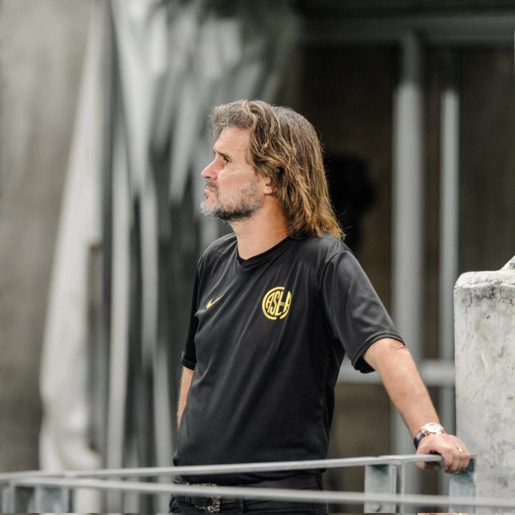 AgustinMuzzu's tweet photo. Pocas veces en mi vida ví un equipo con esta disciplina táctica. Este San Lorenzo es una cosa de locos, todos cumplen su rol y dejan la vida por el objetivo. Lo de Rubén Darío Insúa es IMPRESIONANTE https://t.co/zwz6cFjkRE