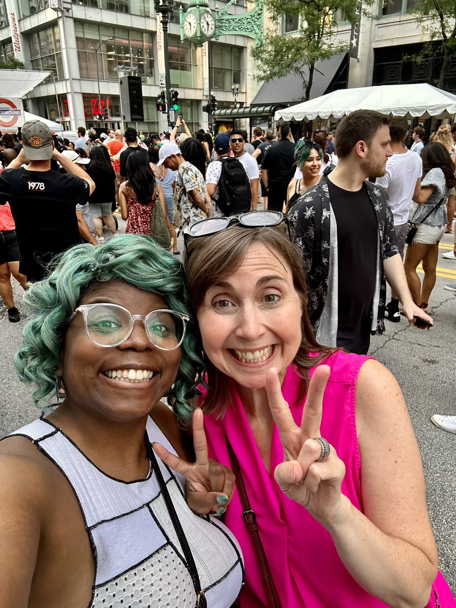 lineartwork's tweet photo. Was at #sundaysonstate in downtown #chicago this past weekend. Met lots of people, sold work, and had lots of fun!

#art #artsale https://t.co/DmsQbh74GT