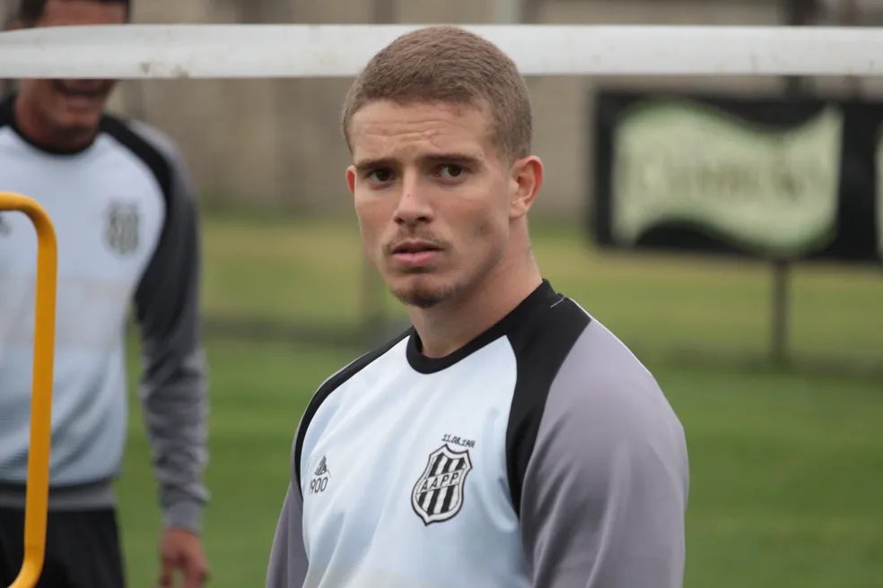 gustavo tweet media