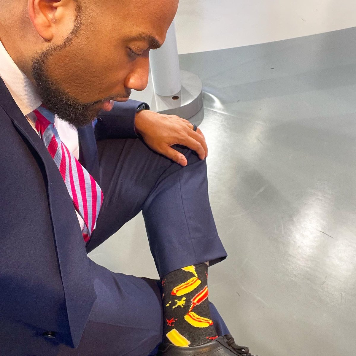 AddisonGreenWX's tweet photo. Oh no! Anyone know how to get mustard out?! #NationalHotdogDay
#hotdog ๐ญ #socks #sockgame #sockoff #tvnews #news12 https://t.co/7j7OgAc68U