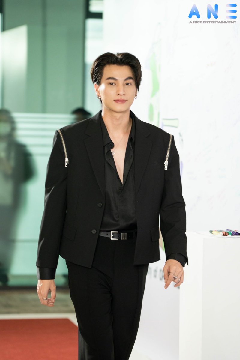 ANiceEnt's tweet photo. กลัฟ คณาวุฒิ ในงาน ฉลอง 15 ปี ออปโป้ประเทศไทย พร้อมเปิดตัว OPPO Reno10 Series 5G
#15thAnniversaryofOPPOThailand #OPPOReno10Series5G_th #ThePortraitExpert #OPPOEncoAir3Pro_TH
#GulfKanawut https://t.co/AqI4uevXPQ