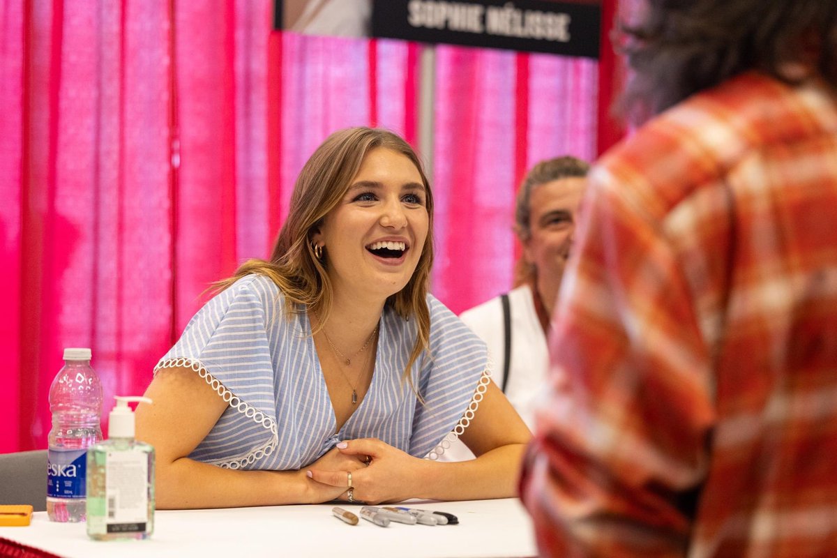 STOP LOOK WHAT MTL COMICCON POSTED AGHHH