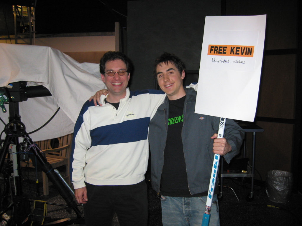 kevinrose's tweet photo. RIP @kevinmitnick 🙁🖤 https://t.co/T2u56NrtuQ