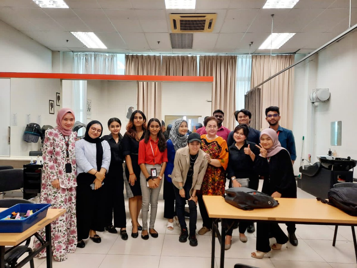 MSUmalaysiaSHCA's tweet image. Our Bach. in Airline Services Management #BASM students were treated by talented Hair Dressing student for their Personal Grooming class. From sleek and professional our future aviation leaders got a firsthand look at the art of hair styling.
#msumalaysia
#msumalaysiashca