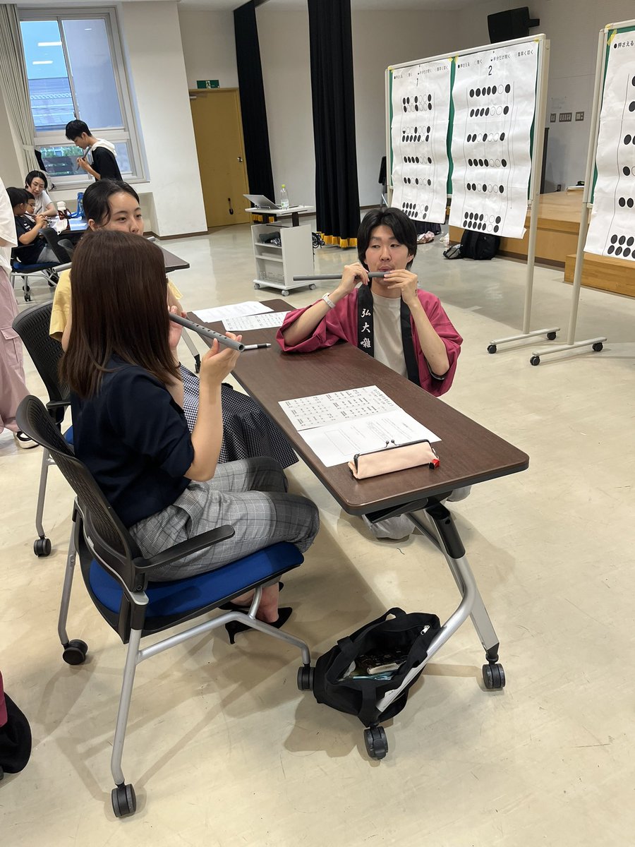 h_u_hayashigumi's tweet photo. 7月18日 第2回笛講習会を実施致しました！

予想以上の人数が来てくださって、私たちメンバーとても嬉しかったです！

また、参加者の皆様の上達が早くて、驚きました！

明日、最終回を行う予定です！

時間：18:30~
場所：いわきホール(弘前大学内)

ぜひ、お待ちしております🙇‍♂️ https://t.co/tD2PmhV50k