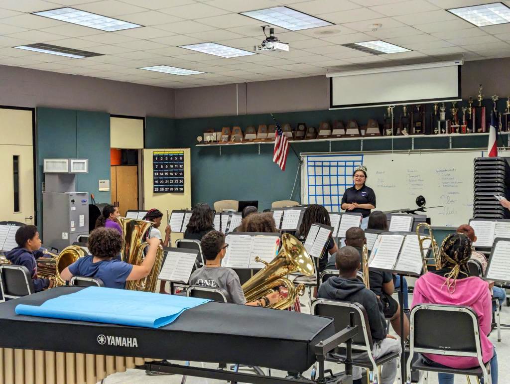theHMSBand's tweet photo. Great 1st day of band camp! Icebreakers 🧊Poster decorating 🎨and music making 🎶 See you tomorrow for day 2! https://t.co/D3cec3Y4sl