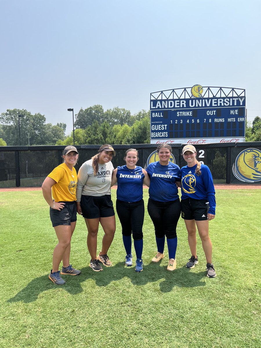 Had an amazing day at my future home <a href="/LanderSoftball/">Lander Softball</a> want to thank Coach <a href="/Maddie_Evans7/">Maddie Evans Gibbs</a> Gibbs and Coach B and the entire Bearcat staff #workharderthaneveryone 
#clawsup