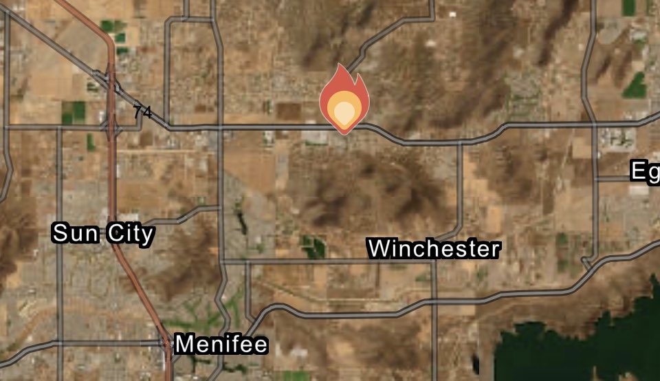 RivcoNews's tweet image. CAL FIRE/Riverside County Fire Department is responding to a vegetation fire in Homeland East of Naumann Ave &amp;amp; Allen Ave. The IC is reporting the fire is currently 1 1/2 acres with one home fully involved, with four additional homes threatened. 

#AllenFire
