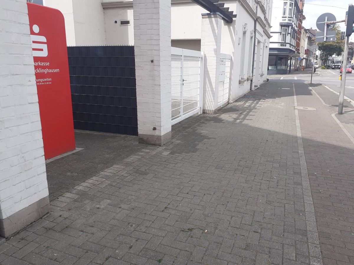 MNAllround's tweet photo. 🟥🟦Unkraut vom Profi beseitigt.🚀💪#hausmeisterservice #hausmeister #facilitymanagement #gärtner #garten #handwerker #handwerkerin #maler #bodenleger #gebäudereinigung #reinigungskraft #fliesen #fliesenleger #fliesenspiegel #badmodernisierung #problemimmobilien #RealEstate https://t.co/OSdiE6iETw