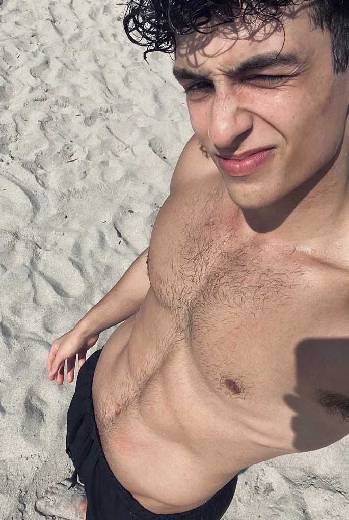 VitorStevam_'s tweet photo. posta uma foto sua peludinho? 🥺 —  https://t.co/DcvX8d20NB https://t.co/LmGLg7xPEK