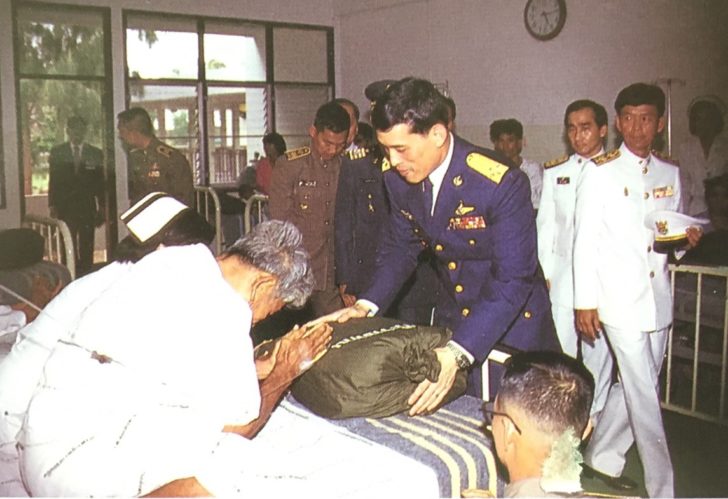 TrainingArmyCen's tweet photo. เมื่อ 46 ปีที่แล้ว วันที่ 18 กรกฎาคม 2520
พระบาทสมเด็จพระวชิรเกล้าเจ้าอยู่หัว เสด็จพระราชดำเนิน ทรงประกอบพิธีวางศิลาฤกษ์โรงพยาบาลสมเด็จพระยุพราชสระแก้ว โรงพยาบาลสมเด็จพระยุพราชแห่งแรก
#เรารักสถาบันพระมหารกษัตริย์
#รัชกาลที่10
#สืบสานรักษาต่อยอด https://t.co/kV4Oe9kPZB