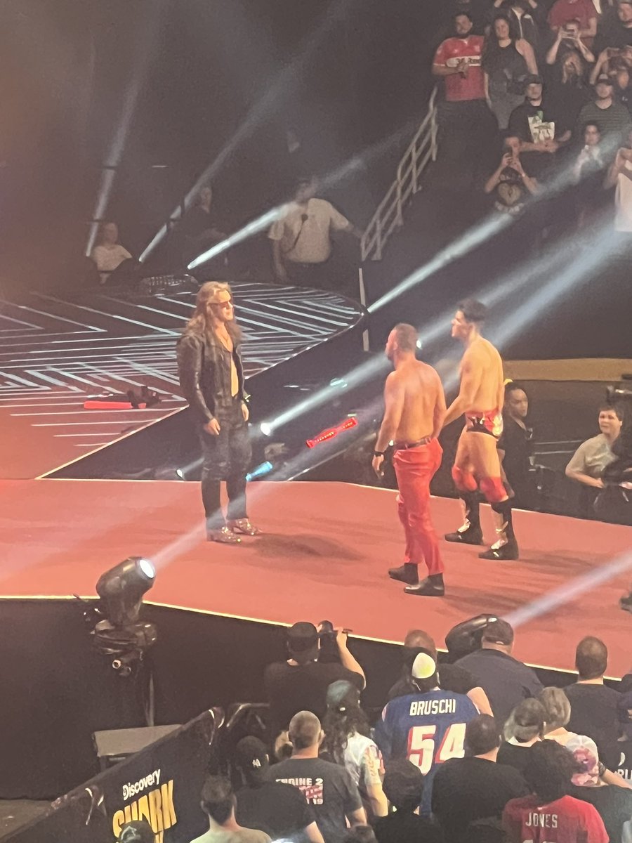 JCullityNews's tweet photo. Best event I’ve been to hands down! #AEWBoston @AEW https://t.co/2hJ904hw5K