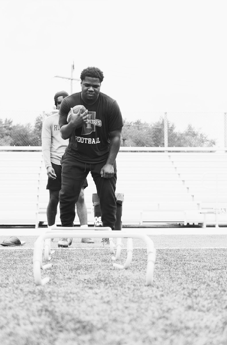 Savagexleek_'s tweet photo. They thought I threw the towel in, I was just in training .. #LLZAY💙 #LLMEL been working overtime in silence preparing for the return weighing in 229 looking back at Indiana State being 240-250 &amp; MOVING, I can’t wait back to get back to 100% NOWHERE near done https://t.co/chTYyIaEgs