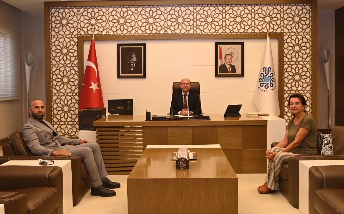 Konya Selçuklu Belediye Başkanımız sayın  Ahmet PEKYATIRMACI yı Vole tenis kulübü başkanı Sevim YÖNET hanımefendi ile makamında ziyaret ederek ilimizde tenis branşının yaygınlaşmasi,ulusal ve uluslararası organizasyonların yapılması konusunda fikir alışverişinde bulunduk.