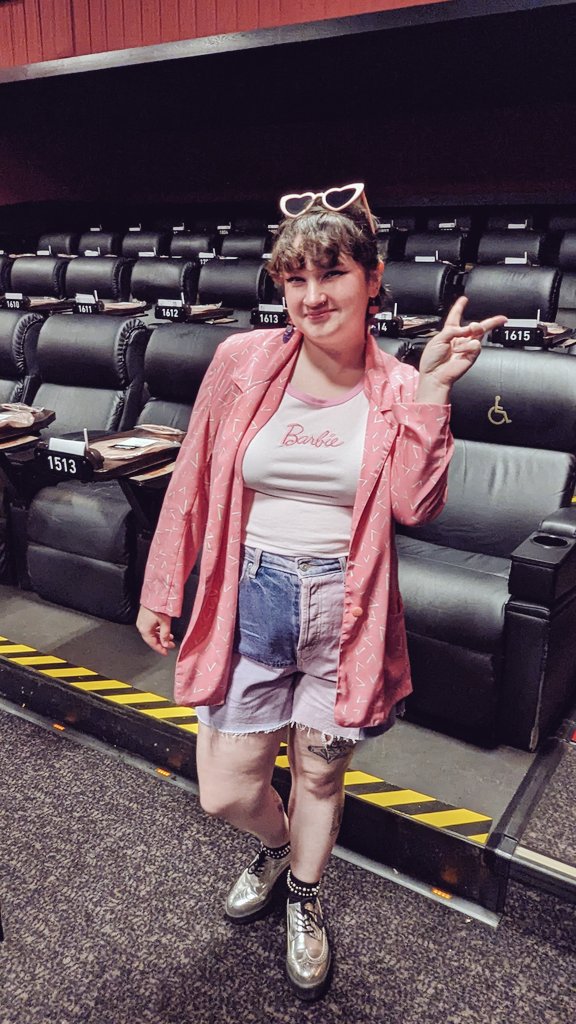 loafcore's tweet image. 🩷🩷🩷