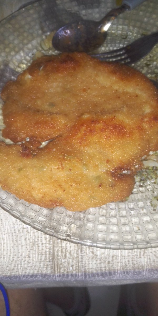 AurelionSama's tweet photo. @brimarcos_ No puede ser justo estoy cocinando milanesas de pollo debe ser el destino https://t.co/8y3YB1P00f