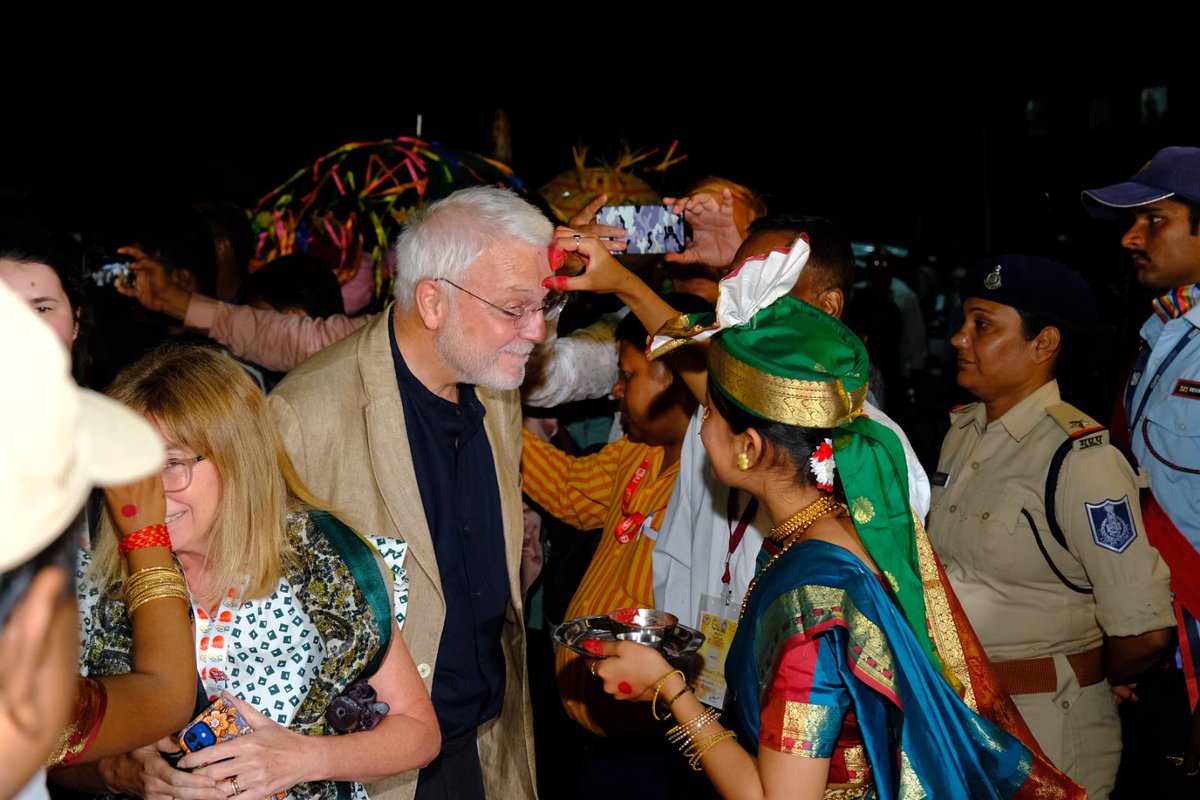 stephen_yash's tweet photo. दक्षता को कुशलता के साथ चरितार्थ करते हुए  सफल नेतृत्व को सिद्धि के रूप में स्थापित करने एवम प्रेरणा पुंज के रूप में आदरणीय कलेक्टर सर श्री @PriyankM_IAS जी को बहुत-बहुत बधाईयां । @g20org 
#G20India
#G20IndiaPresidency 
#G20_In_MP #G20Indore 
#G20 https://t.co/EFzHB5VSgK