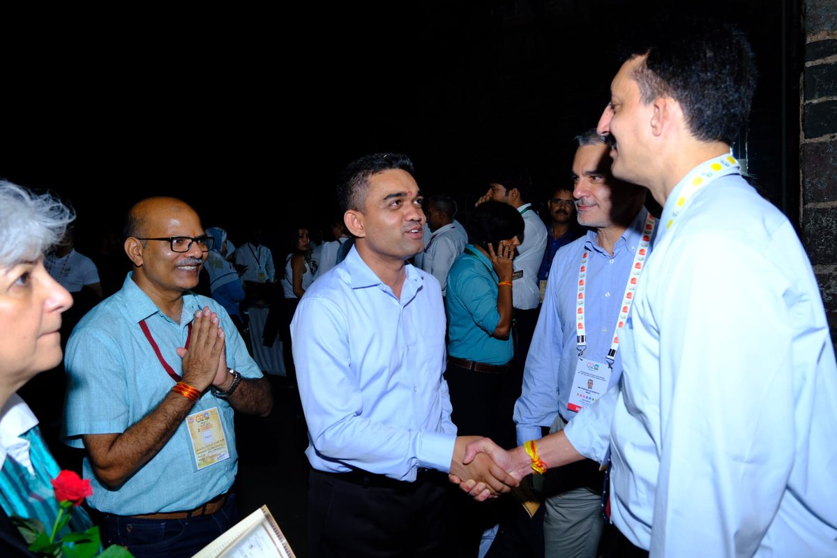 stephen_yash's tweet photo. दक्षता को कुशलता के साथ चरितार्थ करते हुए  सफल नेतृत्व को सिद्धि के रूप में स्थापित करने एवम प्रेरणा पुंज के रूप में आदरणीय कलेक्टर सर श्री @PriyankM_IAS जी को बहुत-बहुत बधाईयां । @g20org 
#G20India
#G20IndiaPresidency 
#G20_In_MP #G20Indore 
#G20 https://t.co/EFzHB5VSgK