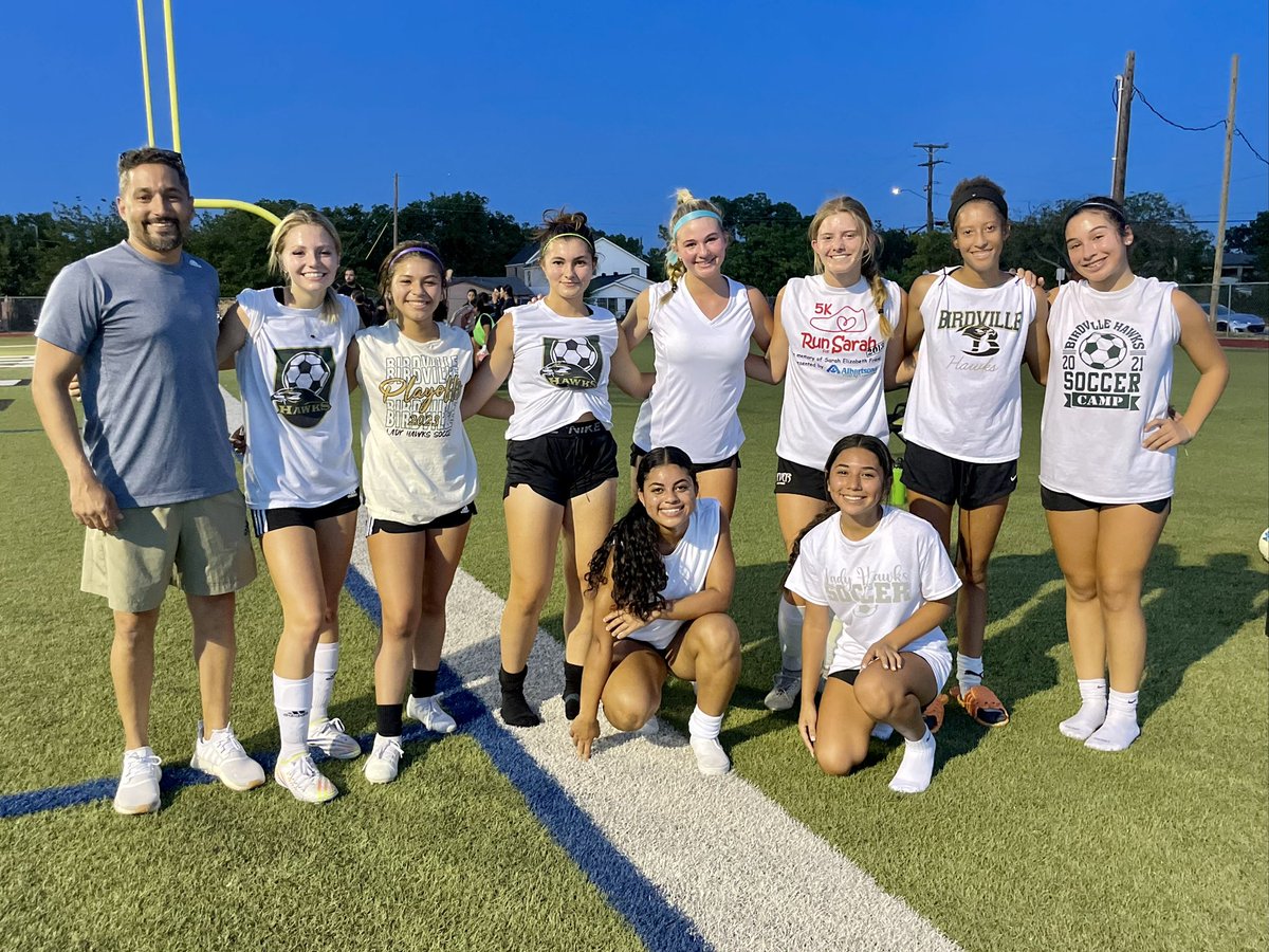 Gold group with a solid game tonight vs CTHS Purple in 7v7!!! Good Job Girls 👏🏻👏🏻👏🏻