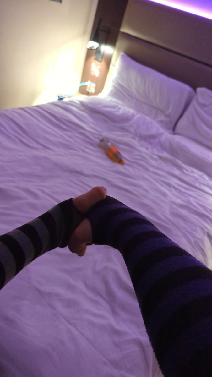afurryhusky's tweet photo. lol get femboy'd x2 / @VoidSerg https://t.co/D8pBenmR76