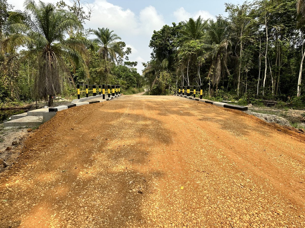 📸 from a recent site visit to the Cacata Phosphate Mine, with potential investors and stakeholders. 

Paved roads, new bridges and first shots of the Pit. 

$MNB.ax #fertilizers #Angola