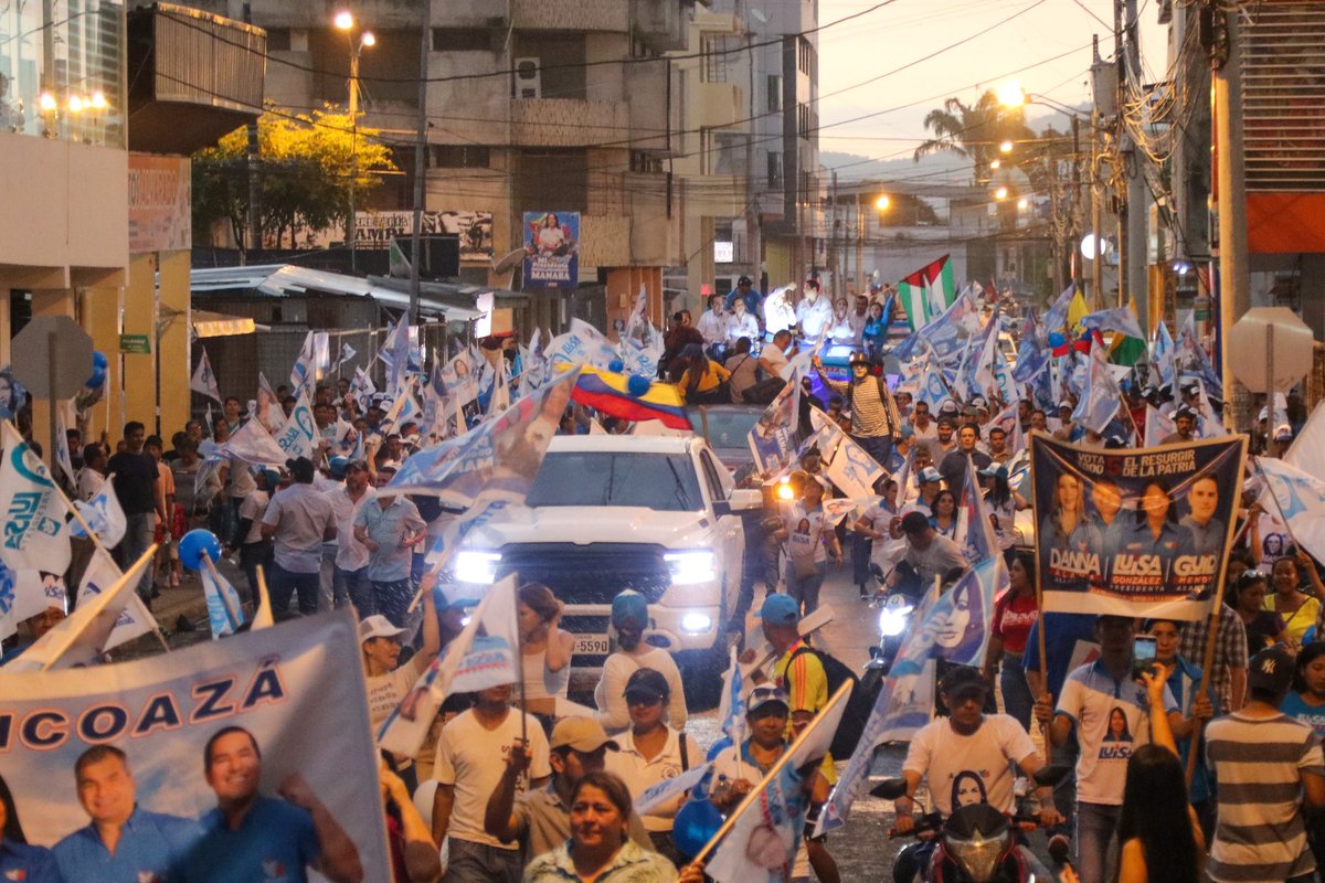 LuisaGonzalezEc's tweet photo. ¡Cuánta emoción estar en mi tierra, con mi gente cálida de Manabí! Familia de Portoviejo, el 20 de agosto nuestra respuesta  será una victoria ciudadana absoluta💪🏼. ¡Gracias por su respaldo y lealtad a este proyecto que es la Revolución Ciudadana y que lo hemos construido juntos! 

#ElResurgirDeLaPatria 
#LuisaPresidenta