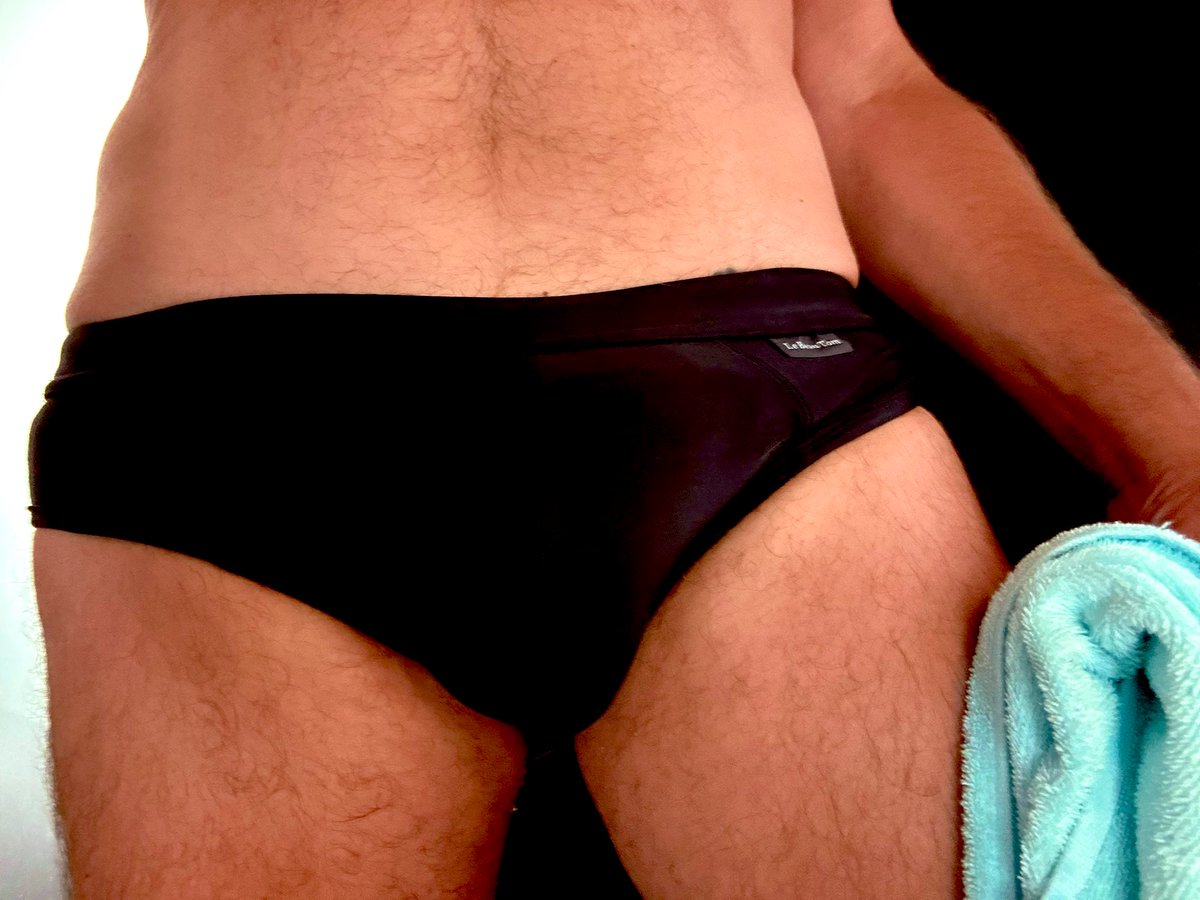 alexandre_vud's tweet photo. Le maillot @le_beau_tom fait son apparition sur les plages de #MiamiBeach #Swimwear #swimsuit #madeinEurope https://t.co/uq1vbDnRgR