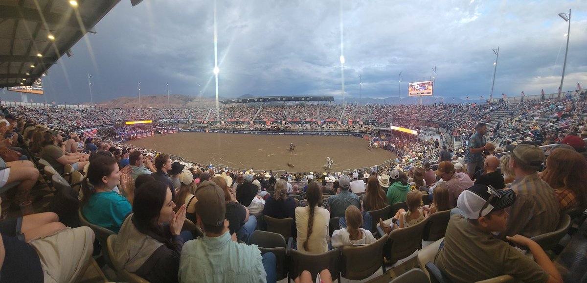 ciskinlichee's tweet photo. #KSLNight at the #DaysOf47Rodeo on a rainy but amazing evening! Already lost my chaps and a spur...and its only the first night! ππ³π€ππ https://t.co/x4w0kzLFj1