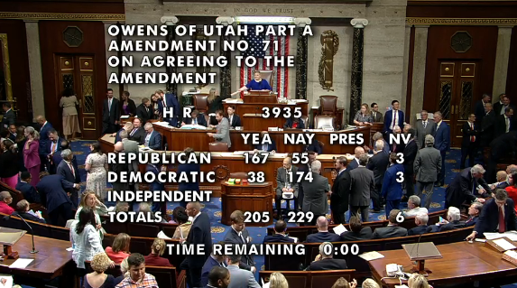 jamiedupree's tweet photo. House defeats plan to add 7 longer-haul flights at DCA https://t.co/ioWOFbhpxP