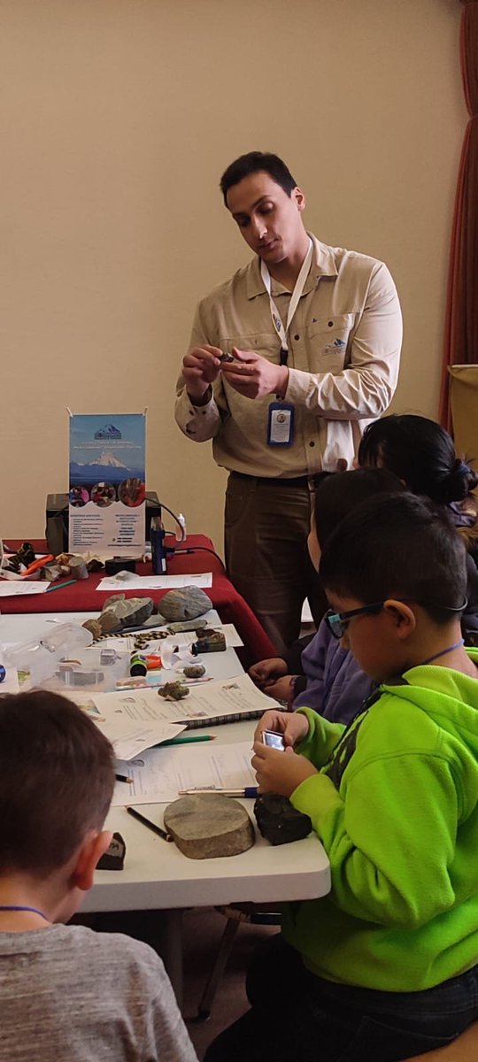 glaciologo89's tweet photo. Taller de geología kids  con @geomagallanes , muchas gracias por al apoyo @mmborgatello  #rocas #minerales #geología #geology #education #puntaarenas #patagonia https://t.co/ynSj0zWYXx