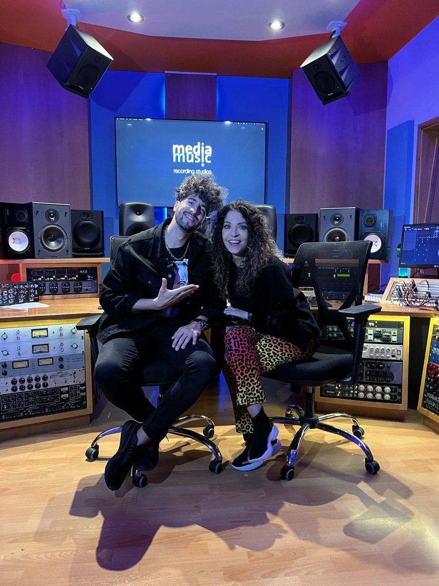 Feliz de contarles que <a href="/patriciasosaok/">Patricia Sosa</a> pionera y abridora de puertas en el rock y la música como mujer y artista talentosa nos dió una hermosa nota para #laviola que pronto saldrá al aire ! Gracias Patri a vos y <a href="/omediavilla/">Oscar Mediavilla</a> son dos personas hermosas.