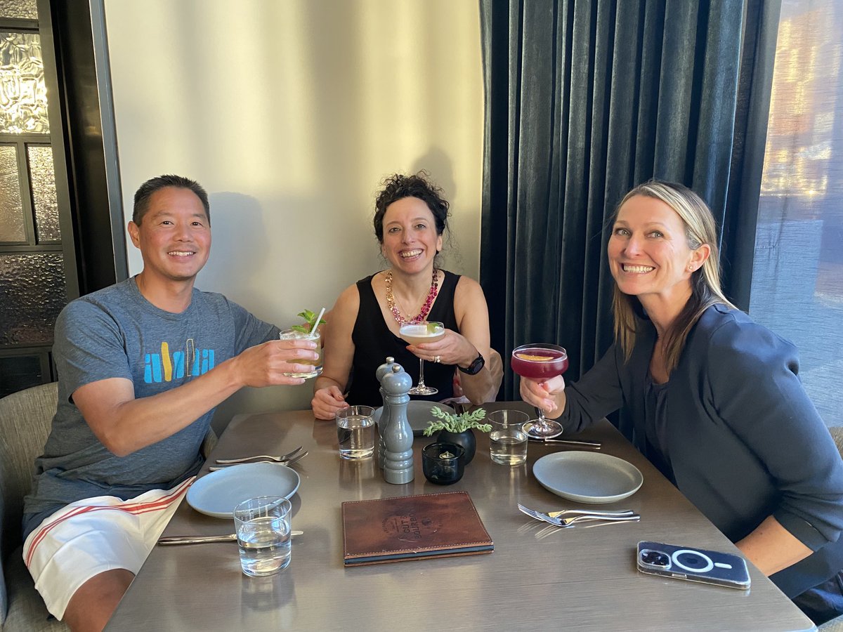 DrEugeneYang's tweet image. Great dinner with my fantastic prevention friends ⁦@ErinMichos⁩ ⁦@a_l_bailey⁩ #ASPC23 ⁦@DrMarthaGulati⁩ ⁦@DrMichaelShapir⁩ ⁦@EugeniaGianos⁩ ⁦@DrNathanWong⁩ ⁦@khurramn1⁩ ⁦@RonBlankstein⁩ ⁦@DrGermanMD⁩ ⁦@purviparwani⁩