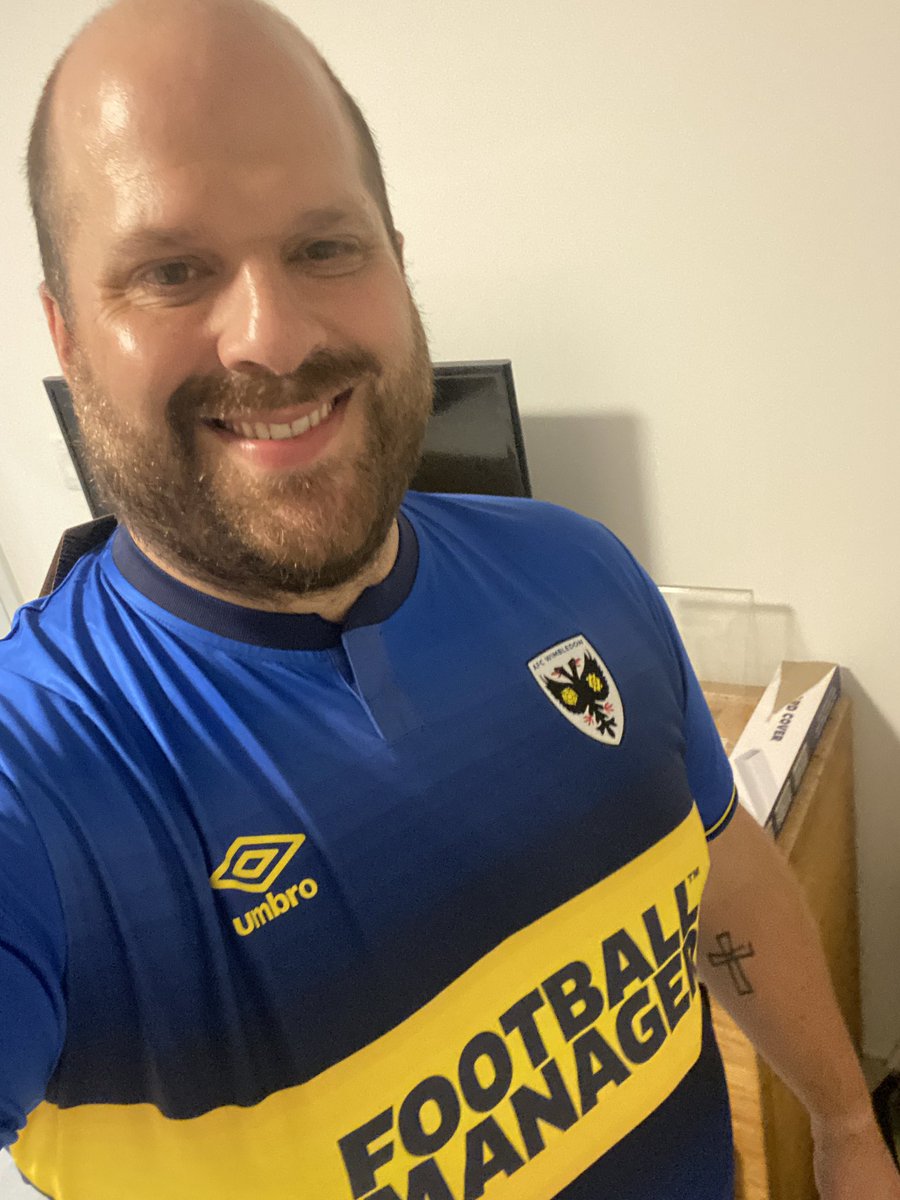 0101bml's tweet image. Yes 👍🏽 gonna be repping this in Miami.. so happy it arrived. 🟡🔵 @AFCWimbledon #wearewimbledon #coyd
