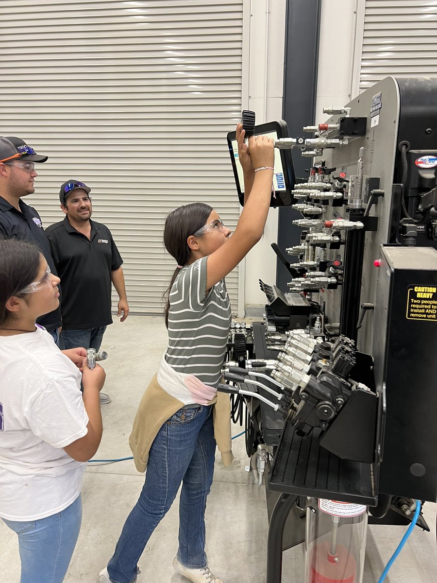 RCMechAg's tweet photo. Today we had the pleasure in hosting 10 middle school students from Madera Unified School District. Students got a tour of the facilities and also got a lesson in constructing basic hydraulic circuits. Thank you Madera FFA and @MUnified for the opportunity to host these students. https://t.co/j9dlhs09mB