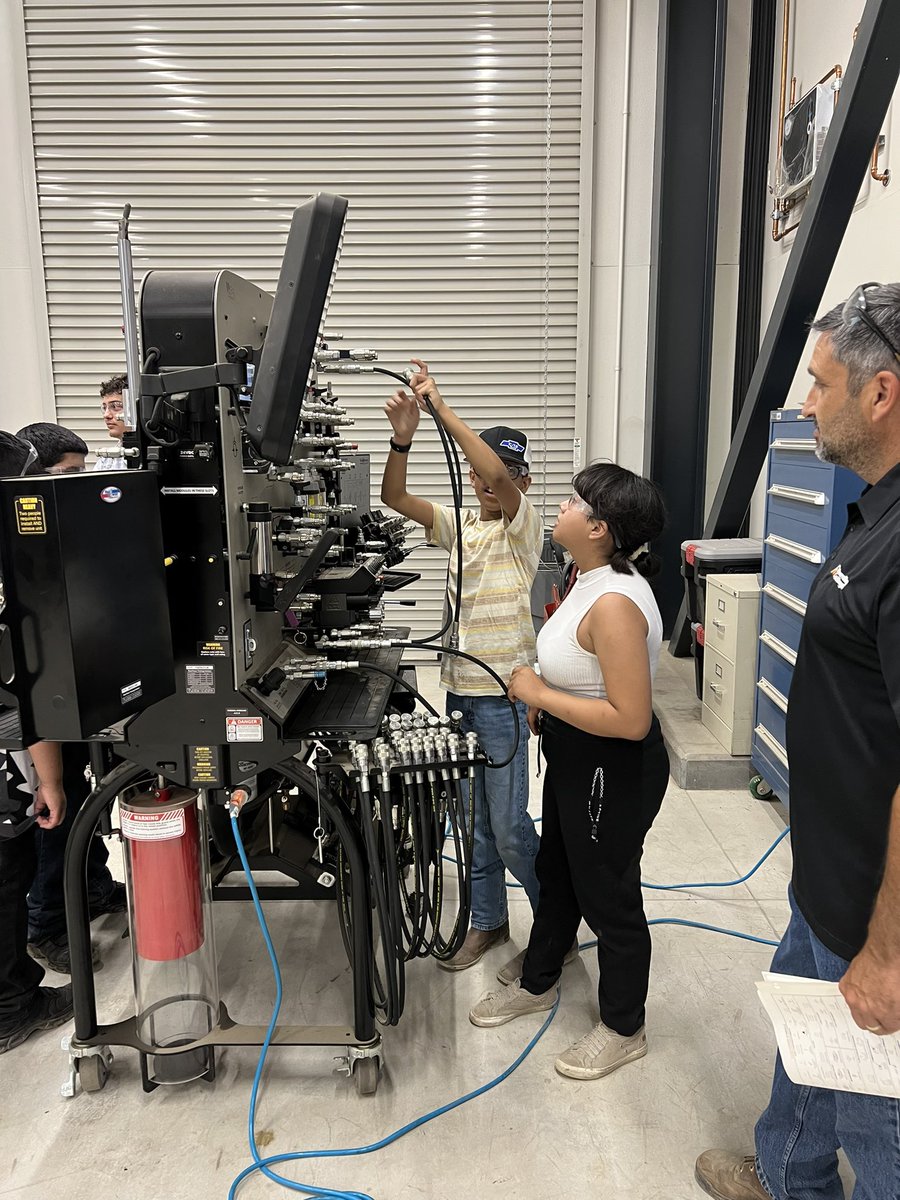 RCMechAg's tweet photo. Today we had the pleasure in hosting 10 middle school students from Madera Unified School District. Students got a tour of the facilities and also got a lesson in constructing basic hydraulic circuits. Thank you Madera FFA and @MUnified for the opportunity to host these students. https://t.co/j9dlhs09mB