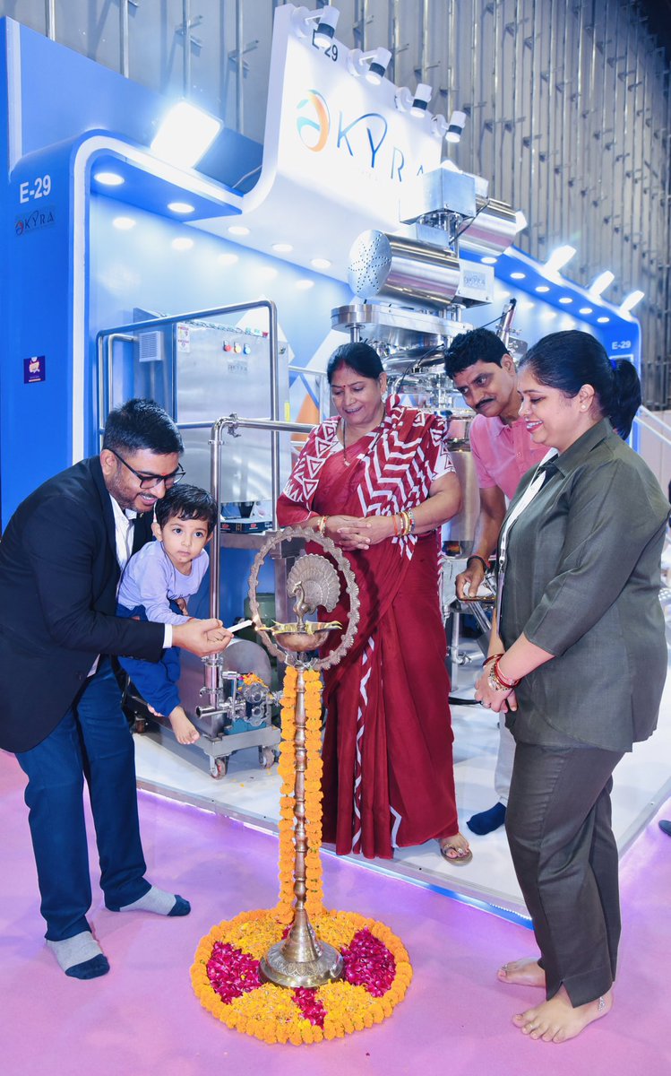 LtdKyra's tweet photo. Day 1 
#cosmotech #cosmohometechexpo2023 #cosmohometechexpo #kyra #openingceremony #booth #kyrainternationalopcpvtltd #pragatimaidan #delhi #exhibition #exhibition2023 #cosmetics #cosmeticdentistry #cosmetic https://t.co/DUOgxX16Ka
