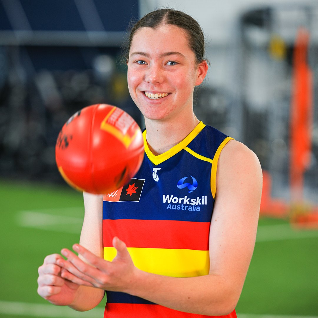 Our new recruit Brooke Smith opens up on her first few days a Crow 🥰 👉 weflyas.one/43E8Ffb #weflyasone