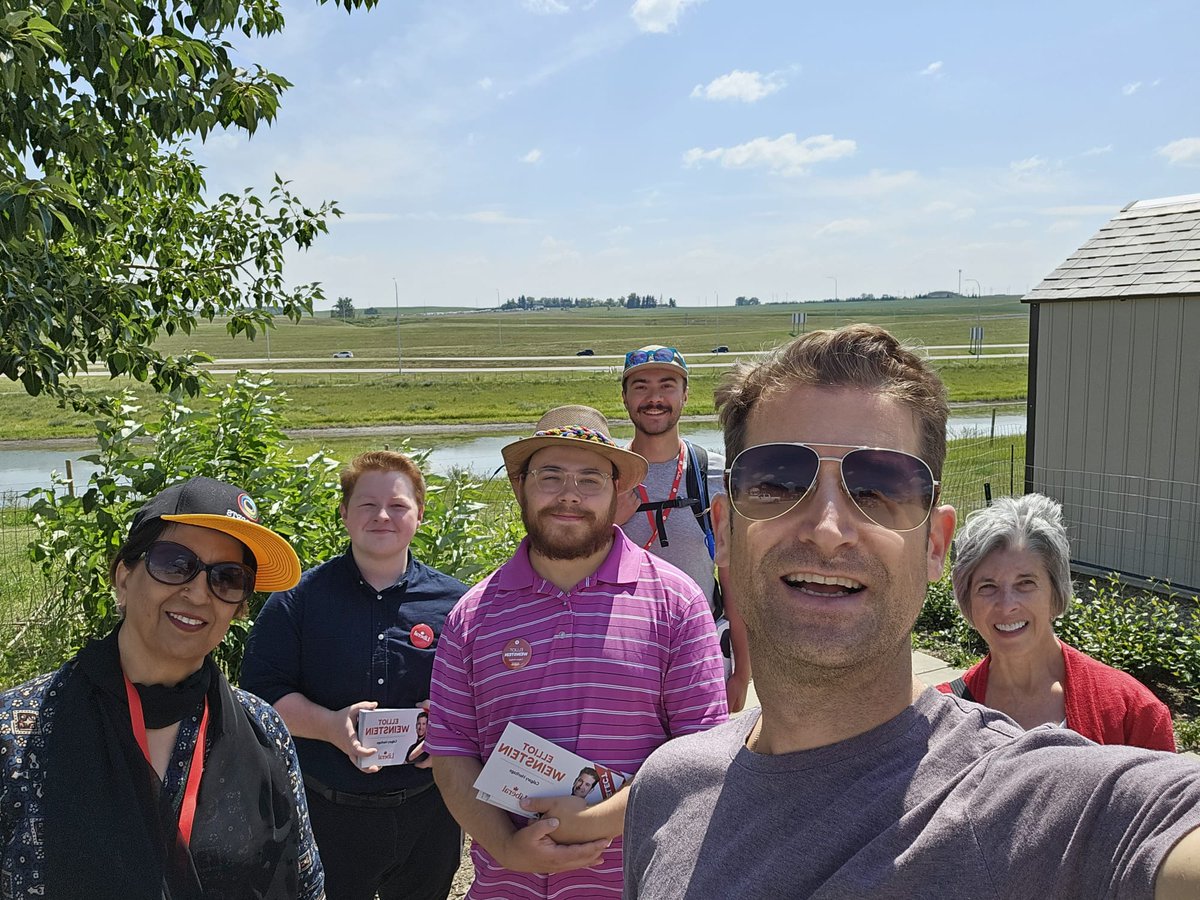 From Lakeview in the north to Bridlewood in the south, we're hitting doors all over the riding.  This is the best way to hear your concerns - concerns I can take to Ottawa as your MP.

Join us next time by signing up here: elliotweinstein.liberal.ca/volunteer/