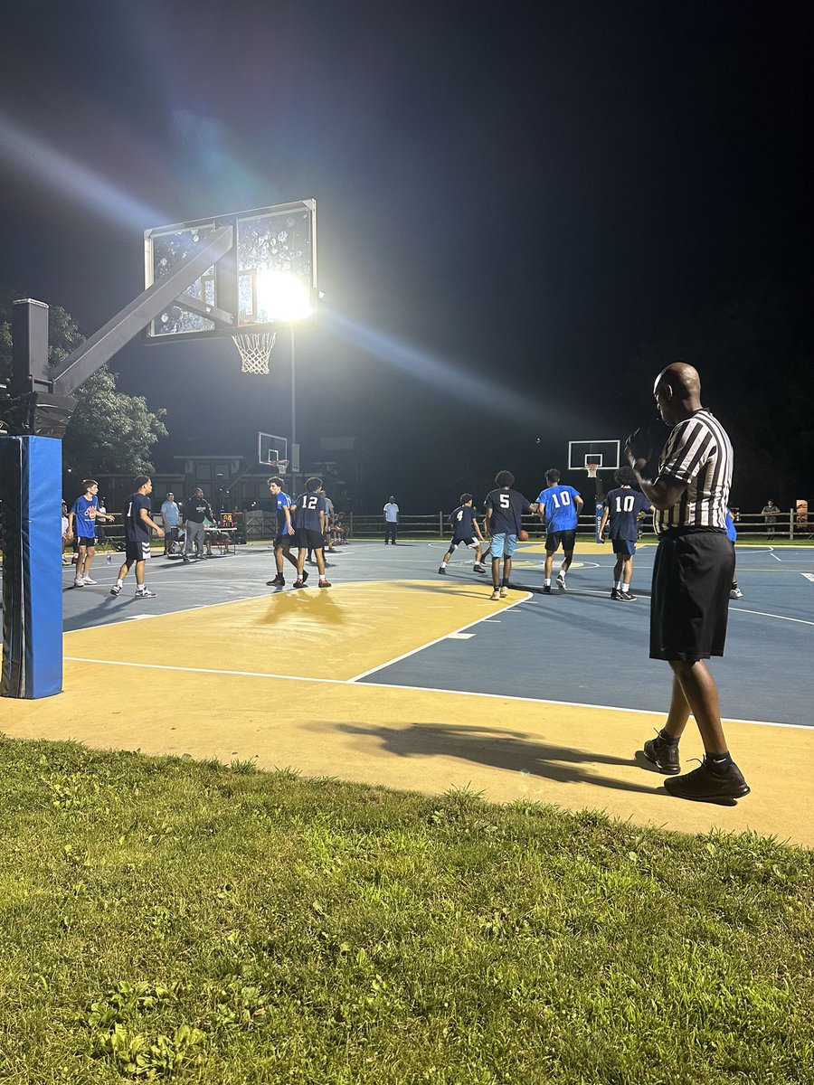 CoachMWright_'s tweet photo. Got The W Tonight Under The Lights!

The Magic Is In The Work!

Stronger Together! 

Building A Culture Of Selflessness And Togetherness!

#BeGreat https://t.co/Vyp0HF6SbI