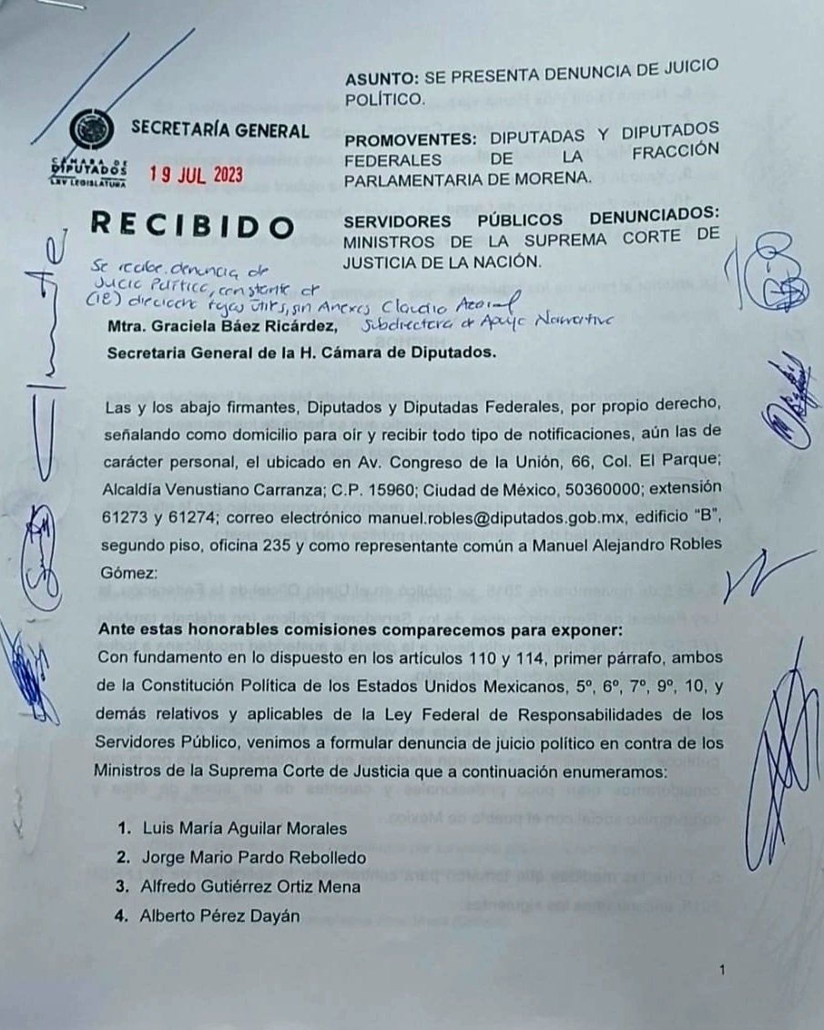 FranciscoBurgoa's tweet photo. Resulta que @DiputadosMorena han presentado denuncia de juicio político (JP) contra cuatro ministros de la Corte. 

Con independencia de que no hay argumentos para sostener el JP, resulta que ellos sí tienen los votos (50%+1) en la Cámara de Diputados para la acusación ante el Senado y éste, constituido en jurado de sentencia, requiere de las ⅔ partes que no tienen.

El bloque de oposición detendrá ese eventual juicio político y es más, primero @Mx_Diputados tendría que atender las muchas denuncias de JP que hay en contra de otros servidores públicos y que nada más las tienen detenidas.