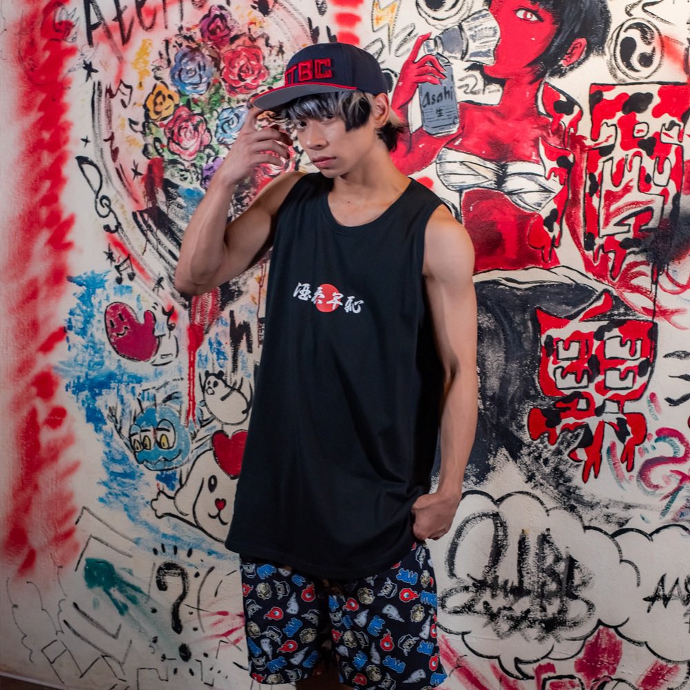 stbc_official's tweet image. 【HINOMARU LOGO TANK TOP】

シルエットは身幅をルーズに設定し、
袖口を大きくカットすることで夏らしい涼し気のある表情で。
bit.ly/44TW2h5

#酒呑卑恥　#STBC