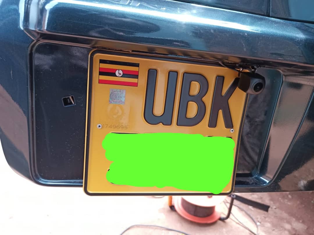 sparewo_ug's tweet photo. 📸🚘 And that's not all! We also installed a cutting-edge reverse camera in the same Toyota Rav 4. No more awkward parking situations – this camera's got your back (literally)! 😜 

It's all about making driving safer and smoother for our valued customers. #ReverseCamera https://t.co/CqCEmxkUYY
