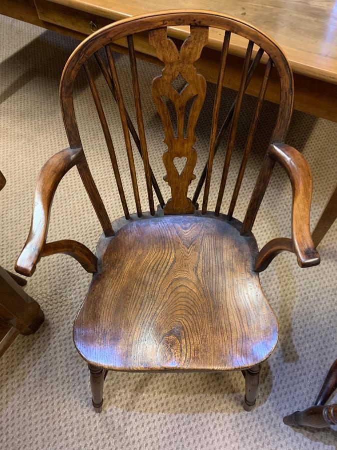 AntiqueTables1's tweet photo. Antique Windsor Carver Chair 

https://t.co/kHwH0zwCyy

#carverchair #antiquecarverchair #antiquechair #antique #furniture https://t.co/w9H8WCDcbp