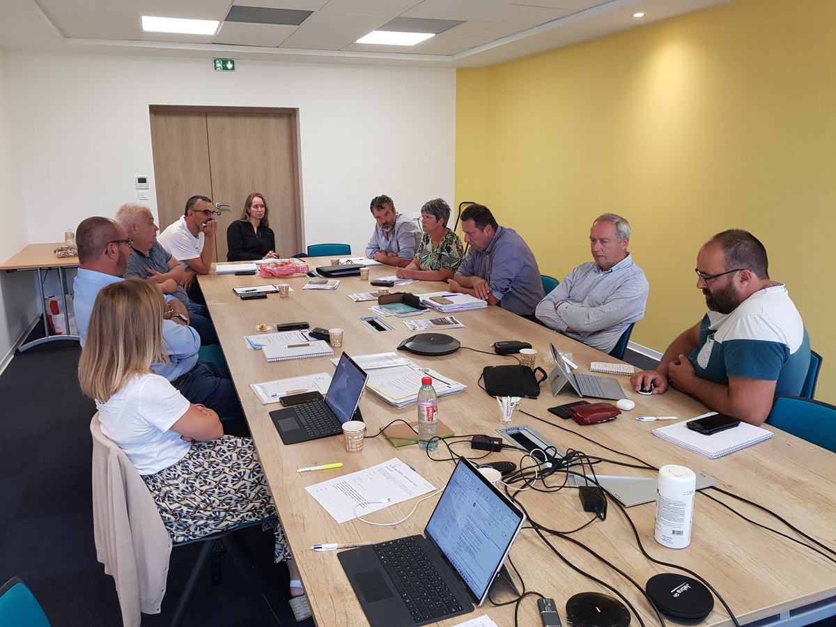 FNSEA_Nlle_Aqui's tweet image. Réunion du Bureau de la @FNSEA_Nlle_Aqui pour traiter des sujets d'actualité et préparer les mois à venir #Sanitaire #Mildiou #Pucerons #Phytosanitaire @Phyteis #EGAlim #Carbone @CarbonAgri #NeoTerra #Pac #ReseauFNSEA2025